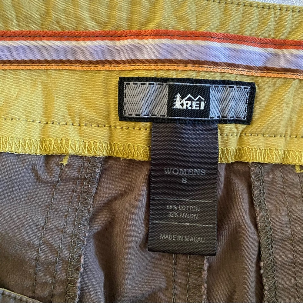 REI Woman’s Tan Cargo Shorts size 8 - Picture 4 of 8
